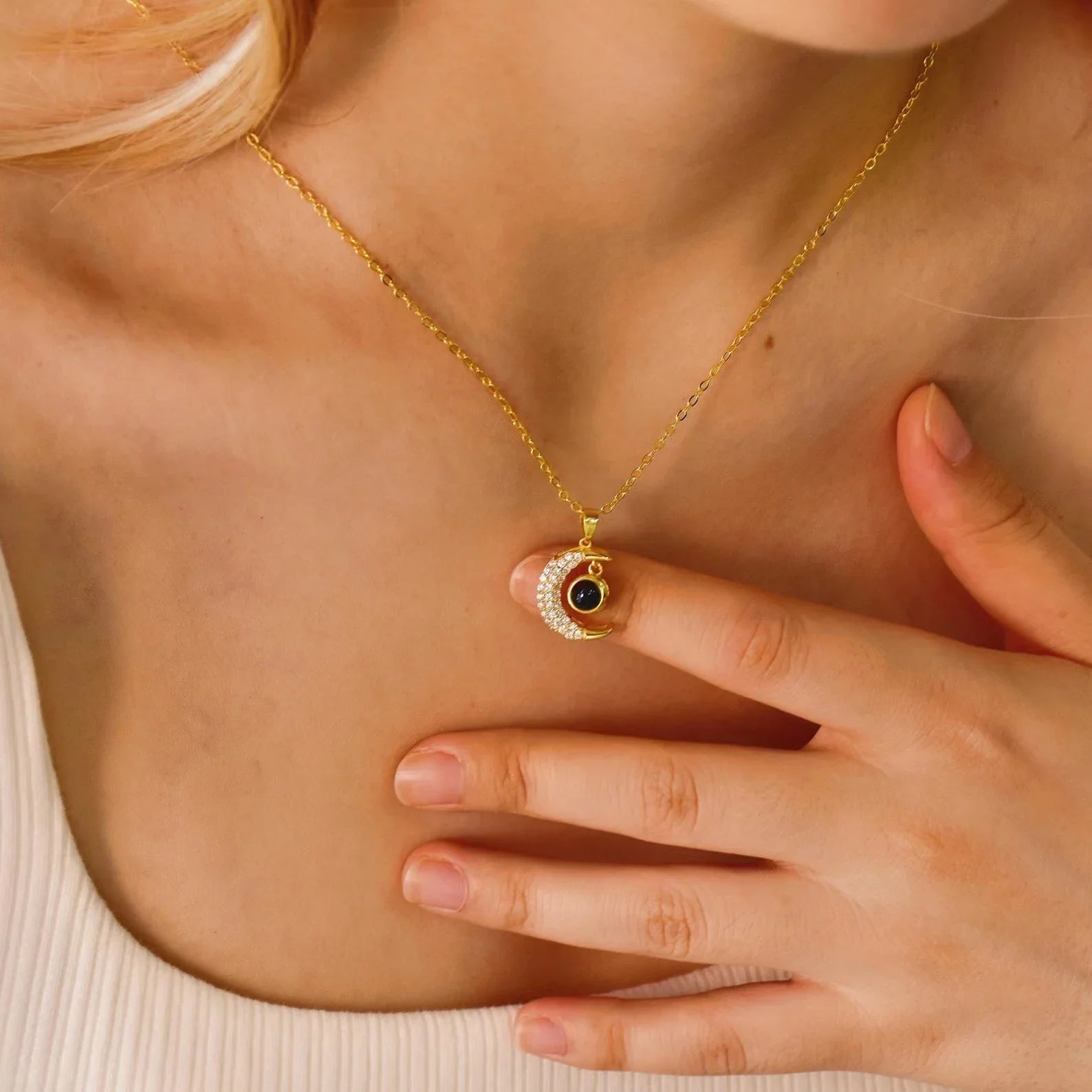 Serabloom - Moon Necklace