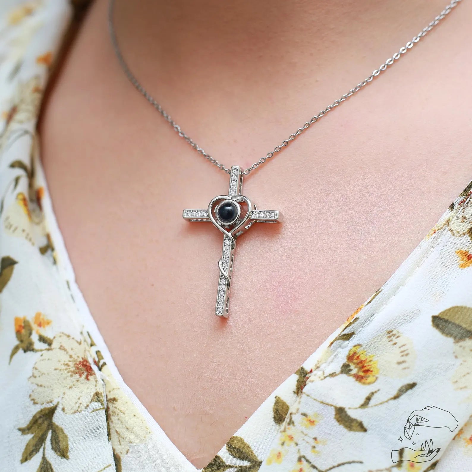 Serabloom - Heart Cross Necklace